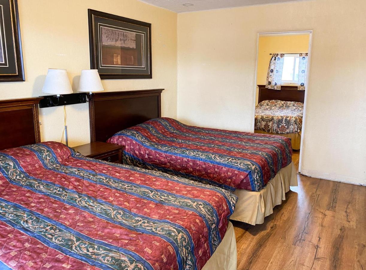 Guest Ranch Motel Cheyenne Exterior photo