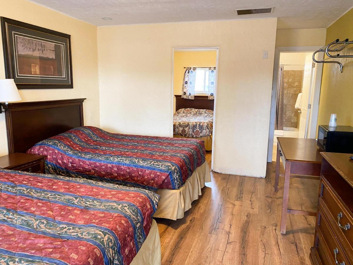 Guest Ranch Motel Cheyenne Exterior photo